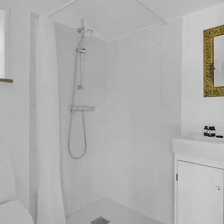 בית נופש 2 Bedroom Beautiful In *