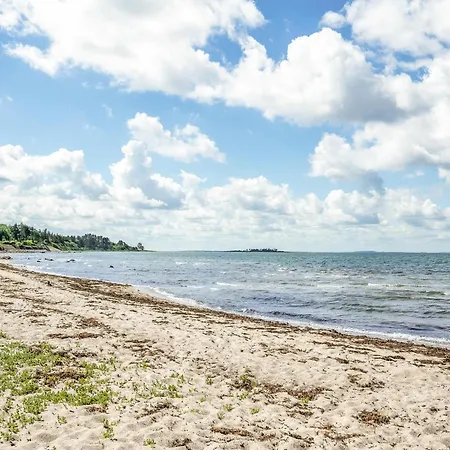 2 Bedroom Beautiful In בית נופש