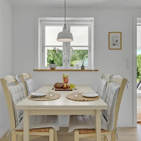 2 Bedroom Beautiful In 펜션 *