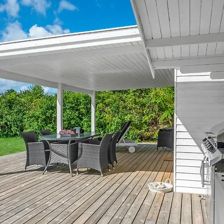 2 Bedroom Beautiful In בית נופש