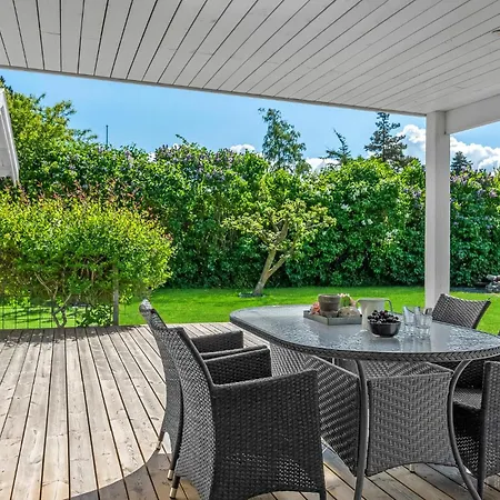 2 Bedroom Beautiful In Сasa de vacaciones