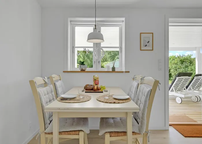 2 Bedroom Beautiful In Дом отдыха *